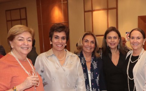 Rina Bruno de Martínez, Sonia de Chavarría, María Isabel Laniado, Lourdes de Antón y María Leonor de Hollihan.