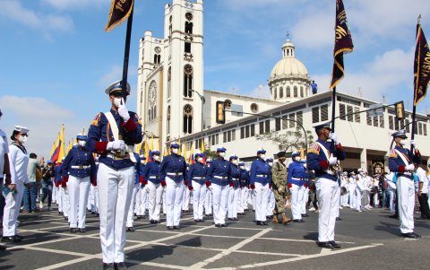 Los estudiantes también fueron parte del desfile.