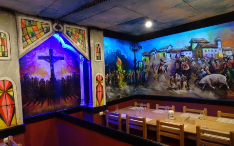 Los lugares. Uno de los sitios en los que su pintura y su arte ha quedado plasmado es el restaurante Cristo del Consuelo, uno de los lugares más tradicionales de Cuenca.