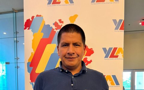 Braulio Otavalo, de la comunidad de San Pablo Urcu, se graduó en una maestría en Inteligencia Artificial en la Universidad de Southampton.