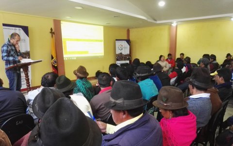 Las asambleas comunitarias tienen una asistencia masiva de la población local.