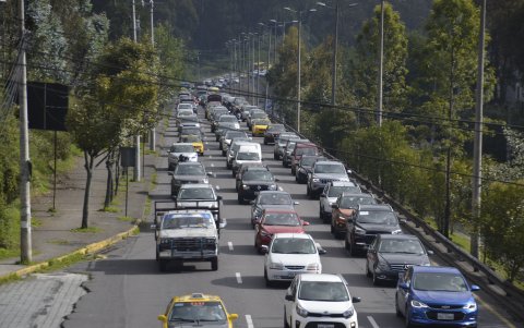 Quito. El tráfico vehicular recurrente ha afectado la vida de los capitalinos.