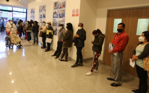 Las filas también se dieron en el interior del centro.