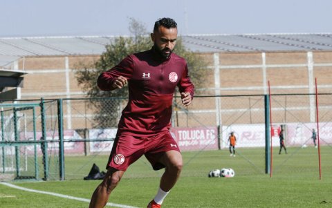 Jordan Sierra, volante ecuatoriano que ha milita en Manta, Lobos BUAP, Querétaro, Tigres, Toluca y FC Juaréz, vuelve volverá a ser de los gallos blancos.