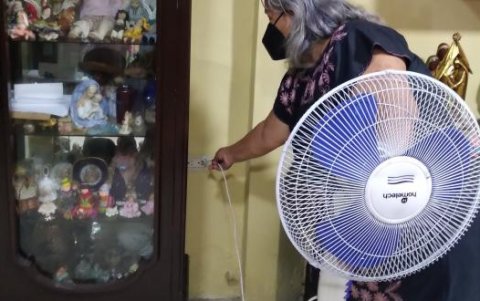 Cecilia trata de cuidar sus aparatos. También afirma que perdió la señal de wifi.