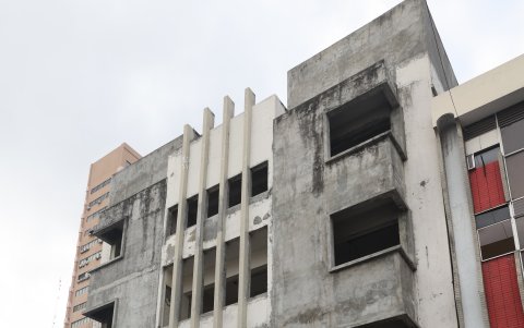Edificio. La antigua estructura del Antonio Neumane está abandonada.