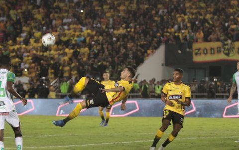 Emmanuel Martínez fue el generador de juego ante el Mushuc Runa.