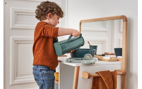 Los muebles Montessori ayudan a que el niño aprenda a hacer actividades de manera independiente.