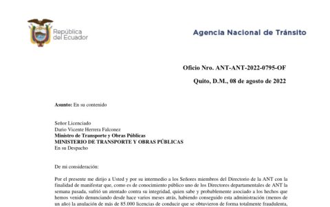 Renuncia de Adrián Castro.