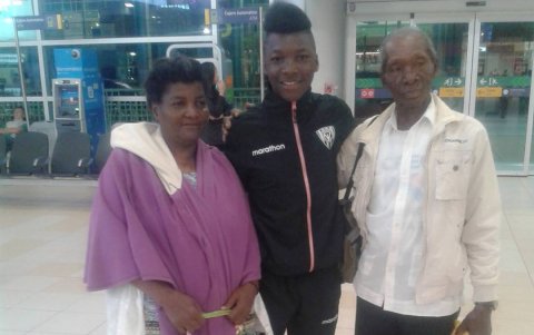 Proviene de un hogar humilde.