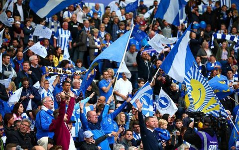 Su hinchada le creó una canción.