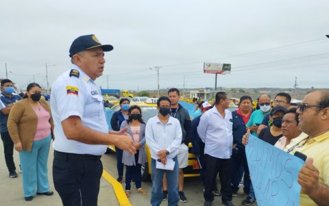 Uniformadores de la CTE dialogaron con los manifestantes.