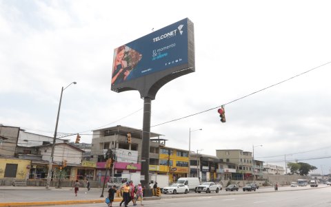 Escenario. Hasta ayer, la pantalla continuaba transmitiendo publicidad.