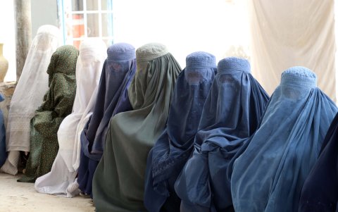 Imagen de archivo de mujeres afganas que no pueden dejarse ver el rostro.