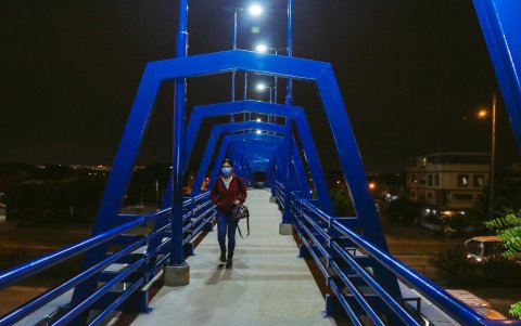 Tono. Las estructuras fueron pintadas de color azul, lo que las resalta aún más en las noches.