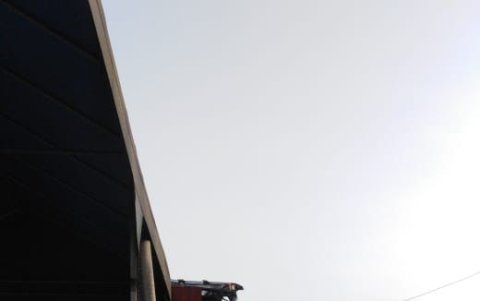 Efecto. El vehículo dejó daños en la parada Fuerte Militar Huancavilca, en el norte.