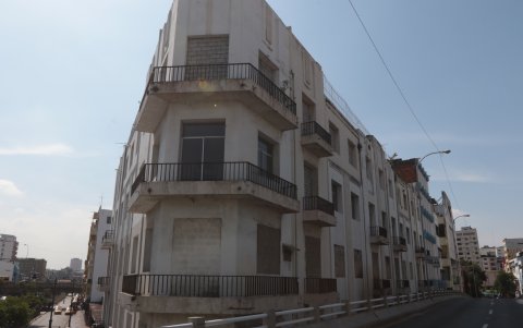 Hay quienes han optado por tapar puertas y ventanas de sus casas-.