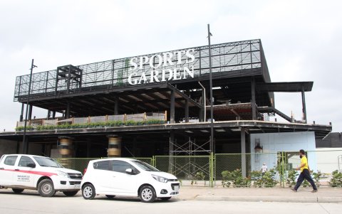 Especializado. Hay negocios que buscan especializarse en un tipo de comercio específico, centrándose en ofertas ligadas al deporte, como Sports Garden.