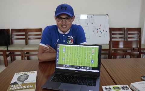 Joe Armas se formó como entrenador en el país, México, España y Holanda.