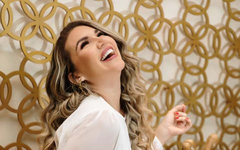 Ama sus piernas y afirma que si pudiera asegurarlas, lo haría.