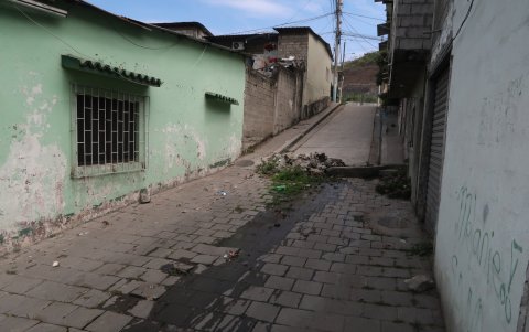 Así permanecen las calles en Portete de Tarqui.