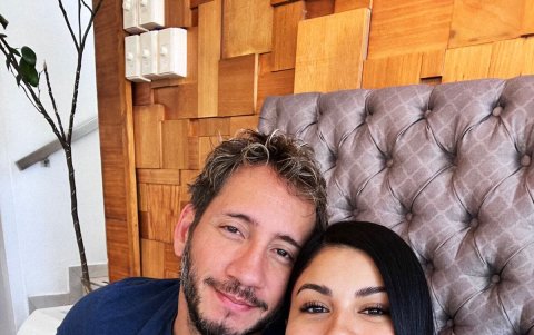 Con su esposa, Gissella.