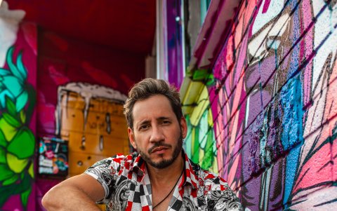 Martín vive ahora en Miami.