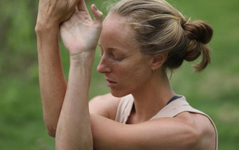 Mediante el yoga se busca el equilibrio de cuerpo y espíritu.