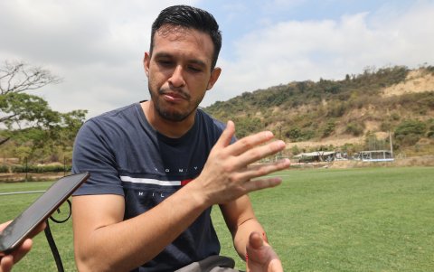 Valle tuvo charlas con el preparador de arqueros de la selección nacional, pensando en el futuro del pórtico de la Tri.