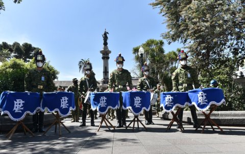 Evento. Marchas e himnos fueron entonados por los músicos que son parte del grupo Granaderos de Tarqui.