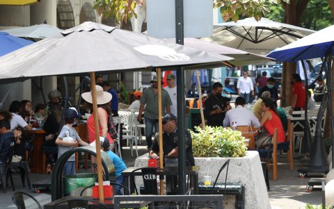 Dinamismo. La recuperación de la calle contribuyó a revivir, con gastronomía, esta parte del casco comercial.