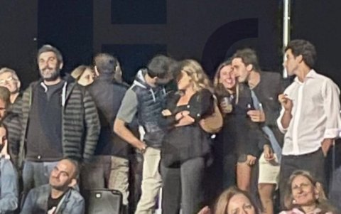 Piqué con su novia, Clara Chía en un concierto.