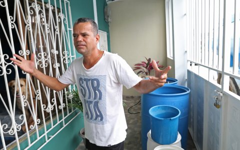Irritados. La reacción de enojo es la misma en todos lados donde el agua no llega por tubería o llega por horas.