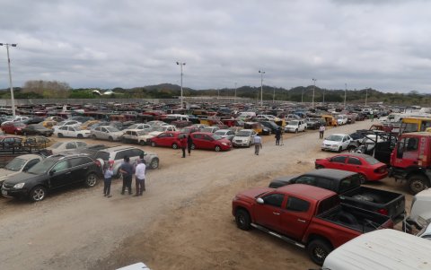 Al menos el 4 0% del Centro de Retención Vehicular de vía a la costa está copado por vehículos por chatarrizar
