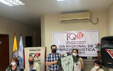 En una sesión de aniversario realizada el 16 de agosto pasado, la Fundación Ecuatoriana de Fibrosis Quística recibió una donación.