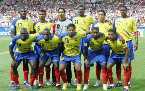 En esta ocasión, la Tri mantuvo su short azul y medias rojas.