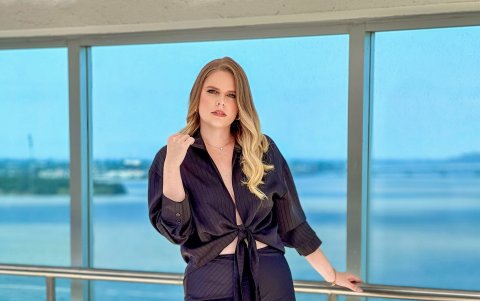 Claudia volverá a conducir Miss Ecuador el próximo mes.