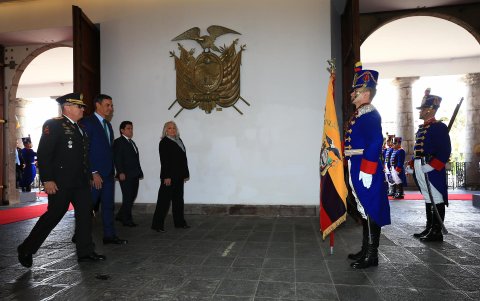 El presidente del Gobierno de España, Pedro Sánchez, llega al Palacio de Gobierno
