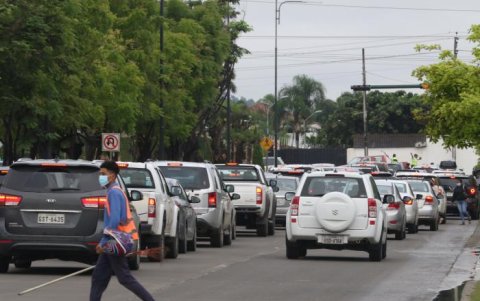 Es muy común observar congestionamiento vehicular en la vía Samborondón