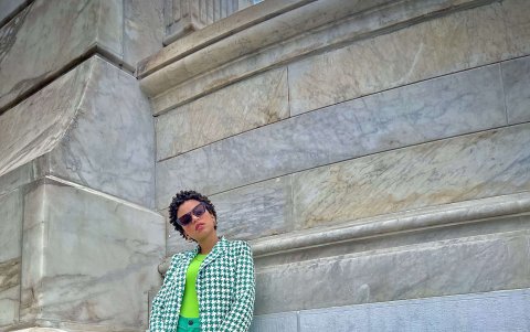 Es modelo profesional e imagen de varias campañas de moda en tiendas departamentales y de diseñadores.