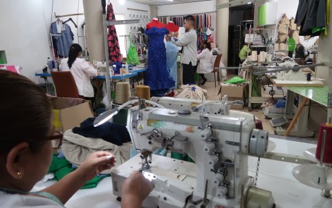 Algunas tiendas trabajan en el rediseño de las prendas olvidadas.