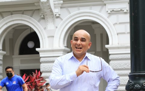Mauricio Ayora.