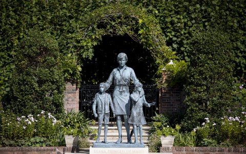 La estatua en su honor en los Jardines de Kensington.