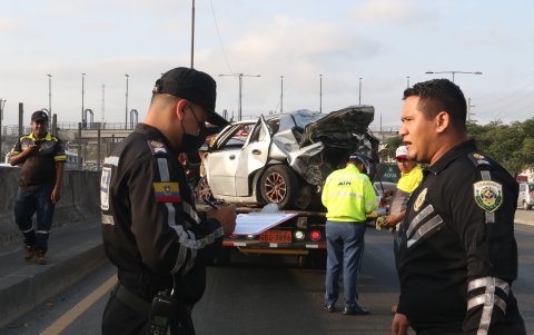 2. Daño. El auto de Víctor Duarte, quien ayudó a la mamá de la menor fallecida, quedó destruido. Su auto no tenía seguro. Duarte estaba desconcertado por lo ocurrido con la pequeña.