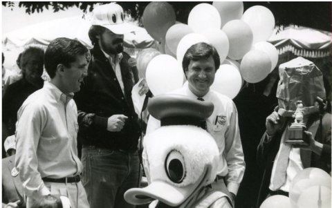 Doug Lipp durante el concurso Quack-off donde ganó como la mejor voz del pato Donald.
