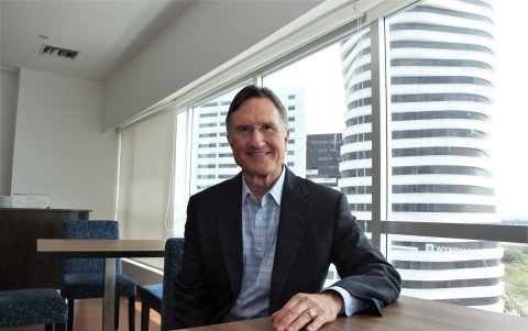 Doug Lipp durante su visita a Guayaquil.