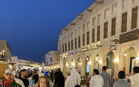 Paseo. Diariamente turistas y residentes acuden al famoso mercado.