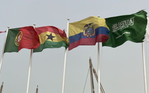 Un sitio con las 32 banderas mundialistas, incluída la de Ecuador.