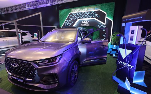 Chery es uno de los expositores que ofrecen nuevos modelos de carro. Entre su oferta está un carro híbrido.