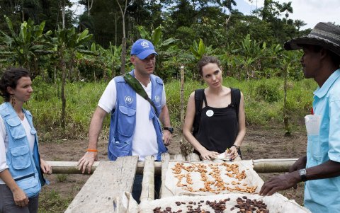 Angelina Jolie en una de sus tantas visitas a Ecuador.